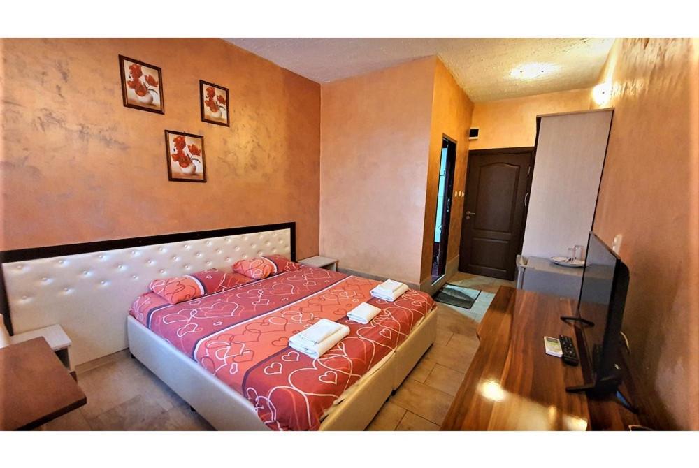 Hostel Хотел Дунав Свищов Zewnętrze zdjęcie